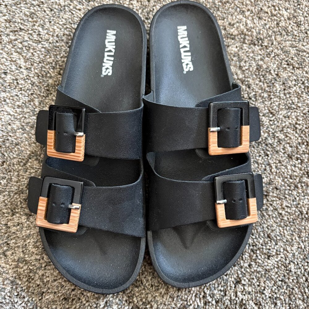 MUK LUK WOMEN'S SANDALS...SIZE 9